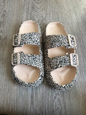 Leopard Print Double-Buckle Slide Sandals - Blush Pink